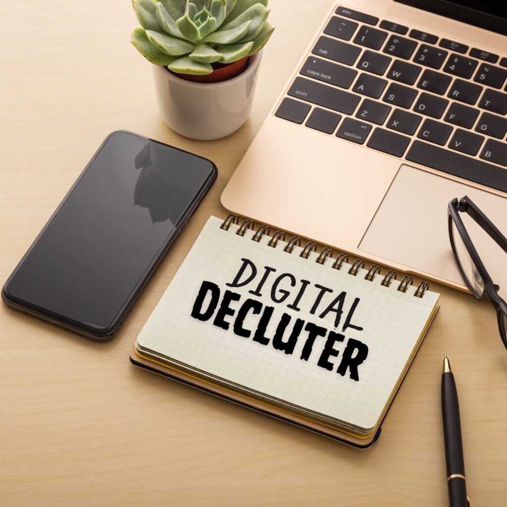 7 Simple Ways to Declutter Your Smartphone and Computer Screen